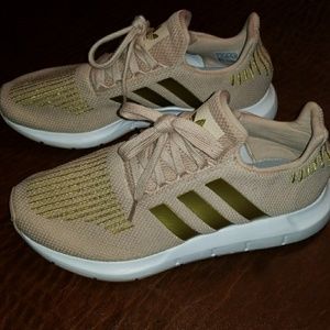 adidas swift run dust pearl